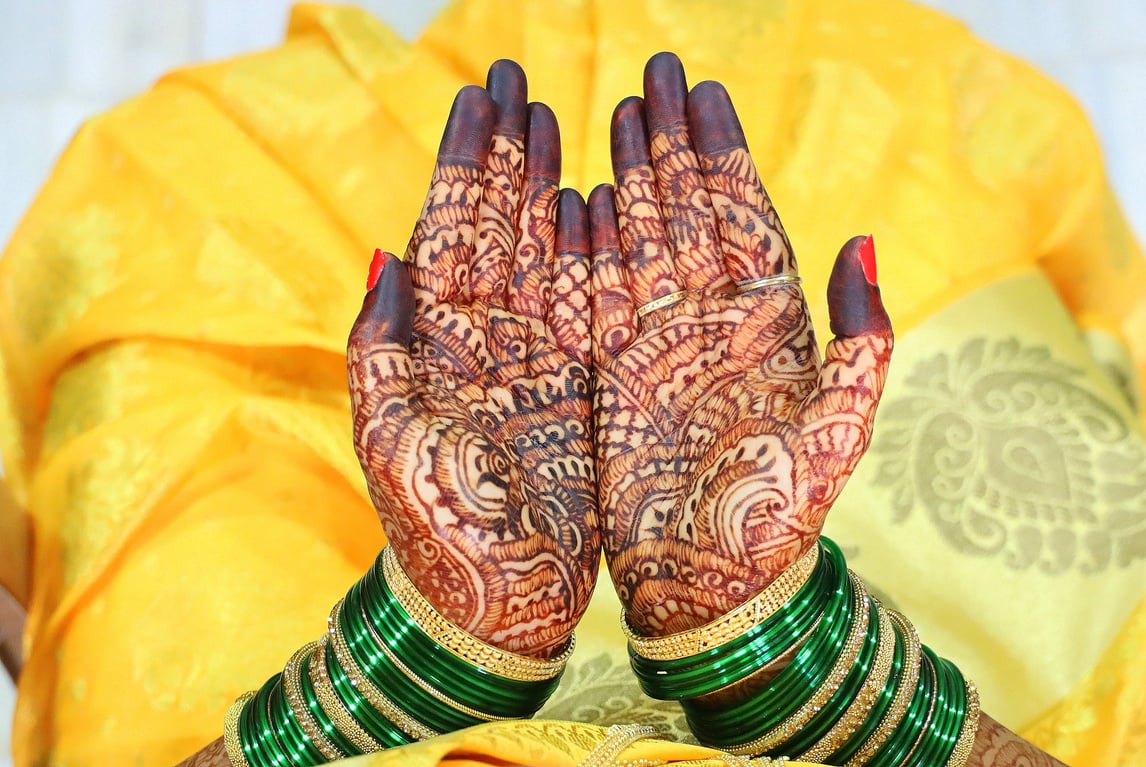 Mehendi Design showing by Indian Bride